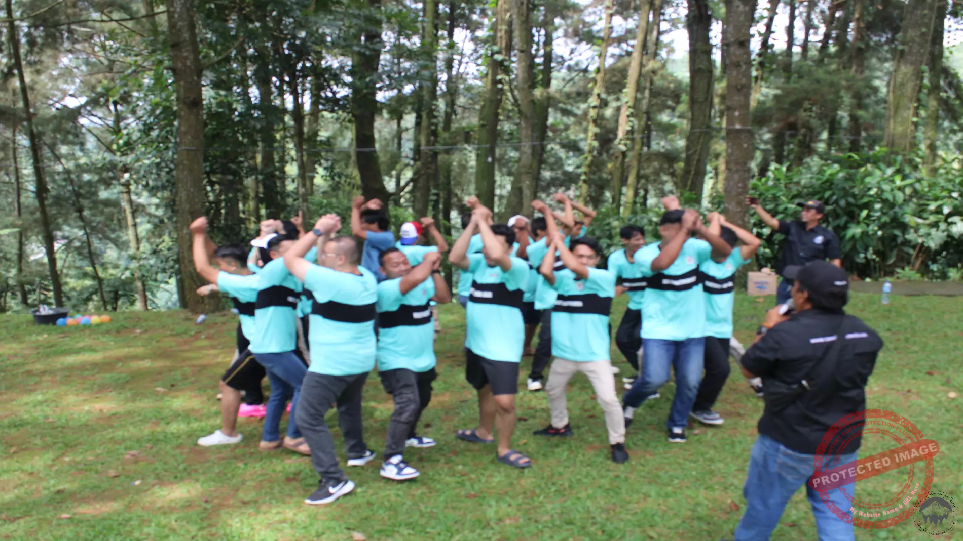 Temukan tempat outbound di Bogor yang seru dan terjangkau. Dari Santa Monica Resort hingga Villa Bukit Hambalang, nikmati kegiatan outbound yang mempererat tim di berbagai lokasi terbaik di Bogor.