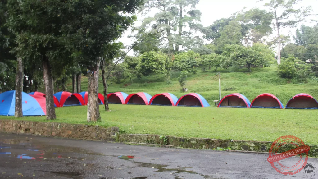 Temukan Tempat Camping di Sentul terbaik dengan akses mudah & bebas macet! Nikmati serunya Trekking, Outbound, Gathering, dan Fun Games.